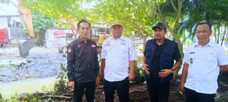 Ketua Akar Lampung, Indra Mustain, bersama dengan Kepala Dinas PU Kota Bandar Lampung. Foto: Indra. 