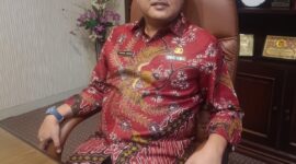 Kepala Disdkbud Lampung ketika selesai diwawancarai. Foto: Luki. 