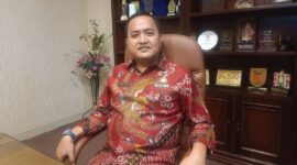 Kepala Disdkbud Lampung ketika selesai diwawancarai. Foto: Luki. 