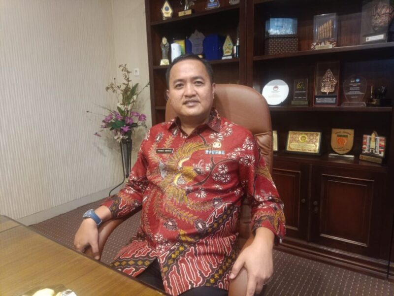 Kepala Disdkbud Lampung ketika selesai diwawancarai. Foto: Luki. 