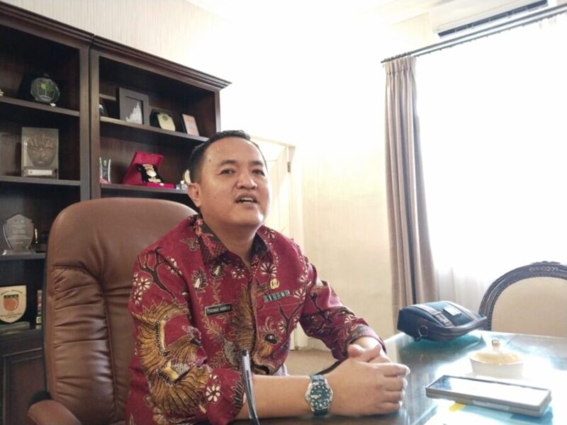 Kepala Disdikbud Lampung, Thomas Americo, ketika diwawancarai. Foto: Luki. 