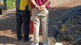 Kepala Dinas BOBO Lampung, M. Taufiqullah, ketika meninjau jalan. Foto: Pramoedya.id