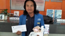 Kader PMII Bandar Lampung, Boim, ketika mengirimkan pakaian dalam wanita dan surat terbuka kepada PB PMII