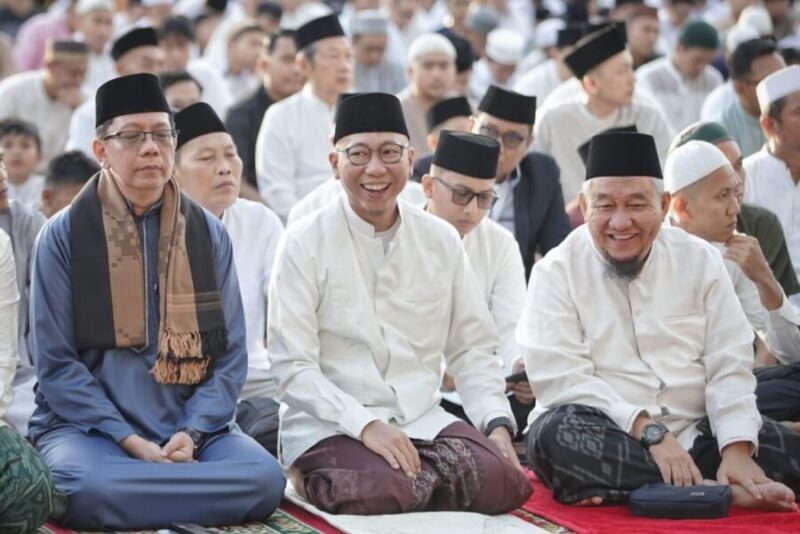 Gubernur Lampung, RMD, ketika akan melaksanakan ibadah sholat Idul Adha. Foto: Adpim