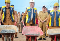 Wakil Gubernur Lampung, Jihan Nurlela, ketika melakukan ground breaking. Foto: Luki
