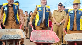 Wakil Gubernur Lampung, Jihan Nurlela, ketika melakukan ground breaking. Foto: Luki