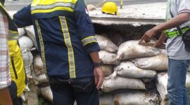 Kepala Dinas BMBK Lampung, M. Taufiqullah, ketika meninjau gorong-gorong. Foto: Luki