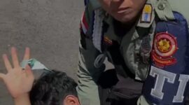 Massa aksi ketika mengalami kekerasan oleh aparat Kota Bandar Lampung. Foto: Ist.
