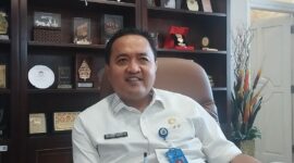 Kepala Disdikbud Lampung, Thomas Amirico, saat ditemui di ruang kerjanya. Foto| Agis