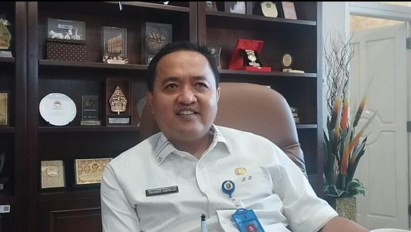 Kepala Disdikbud Lampung, Thomas Amirico, saat ditemui di ruang kerjanya. Foto| Agis
