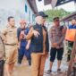 Wakil Gubernur Lampung, Jihan Nurlela, ketika mengunjungi banjir di Kecamatan Panjang.