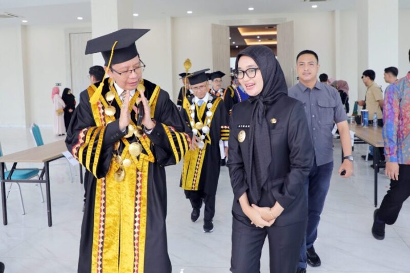 Wakil Gubernur Lampung, Jihan Nurlela, saat menghadiri Sidang Senat Terbuka Pengukuhan 15 Guru Besar Universitas Islam Negeri (UIN) Raden Intan Lampung di Ballroom kampus, Rabu (30/4/2025). Foto: Diskominfoik Lampung