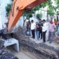 Eva Dwiana ketika meninjau pemasangan box culvert.