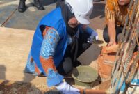 Wali Kota Bandar Lampung, Eva Dwiana, meletakkan batu pertama pembangunan lapangan tembak Polresta. Sumber| Ist