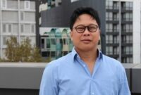 Prof. Dr. Robet, M.A yang baru dikukuhkan sebagai Guru Besar Bidang Ilmu Filsafat Sosial
