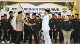 Prosesi pengukuhan jajaran pengurus IJP Lampung oleh Gubernur RMD di Balai Keratun.