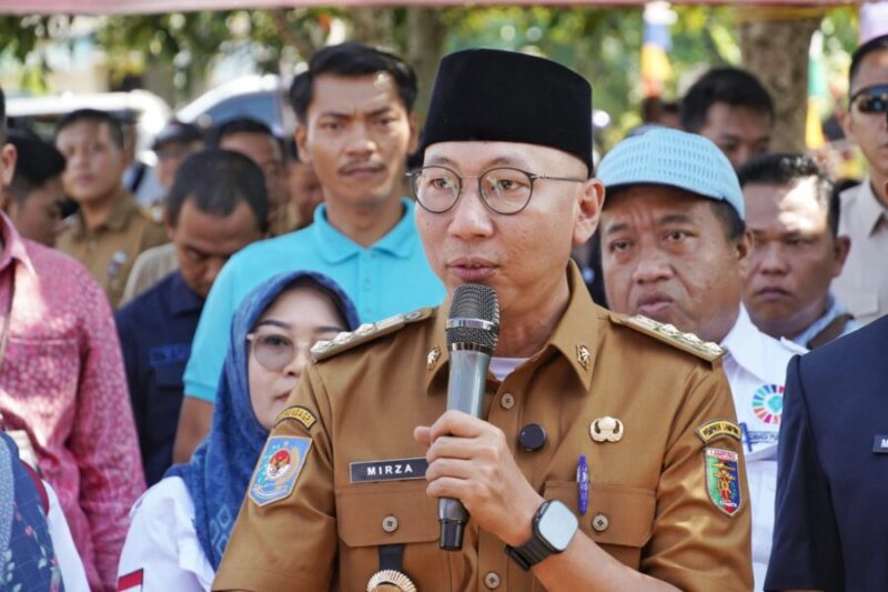 Gubernur Rahmat Mirzani Djausal