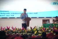 Rektor UIN RIL ketika mengukuhkan.