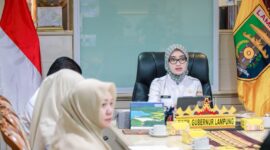 Jihan Nurlela ketika memimpin rapat. (Foto: Diskominfo Lampung).