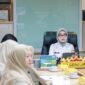 Jihan Nurlela ketika memimpin rapat. (Foto: Diskominfo Lampung).