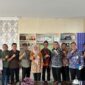 Pengurus koperasi IJP ketika mengabadikan momen bersama dengan Kepala Disnaskeswan, Lili Mawarti, beserta jajaram. (Foto: IJP Lampung).